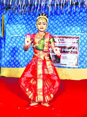 అలరించిన నృత్య ప్రదర్శన