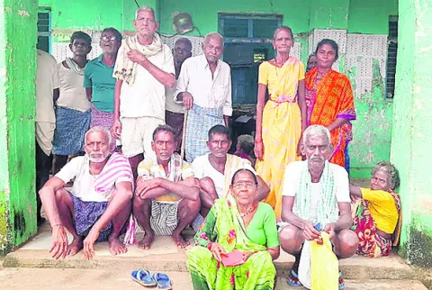 పింఛన్లో రూ.16 కోతపై ఆందోళన