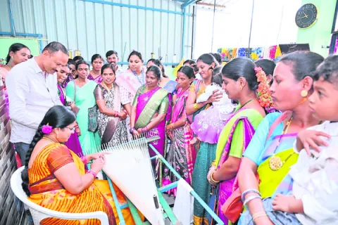 పోచంపల్లి చేనేత వస్త్ర తయారీపై అధ్యయనం