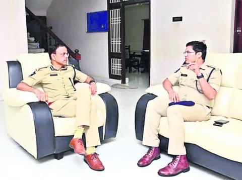 తుపాను రక్షణ చర్యలపై సమీక్ష