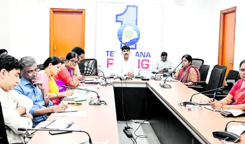 ఇందిరమ్మ ఇళ్లు వేగవంతం చేయాలి 
