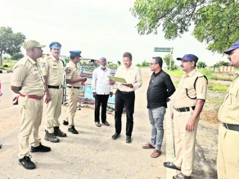 పక్క రాష్ట్రాల నుంచి ధాన్యం రాకుండా చూడాలి