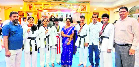 జాతీయ పోటీలకు క్రీడాకారులు ఎంపిక 
