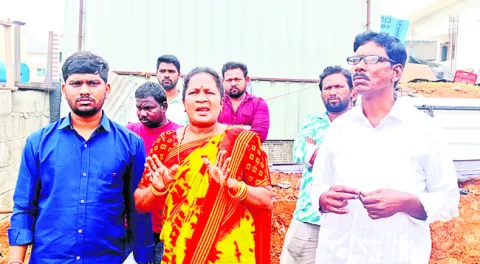 దళితురాలనే హోటల్‌ను కూలదోశారు 