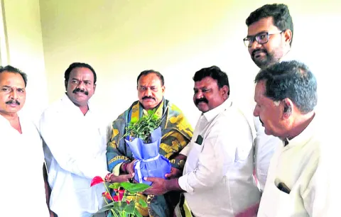 మున్నూరుకాపును డీసీసీ అధ్యక్షుడిని చేయండి