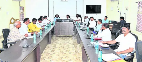 కార్మికుల సమస్యలు పరిష్కరించాలి