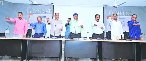 నిజాయితీగా పనిచేయాలి