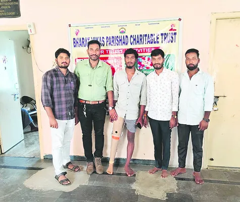 యువకుడికి కృత్రిమ కాలు..