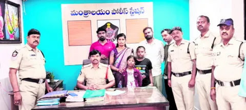 పోలీసుల అప్రమత్తతతో తల్లీబిడ్డలు సురక్షితం 