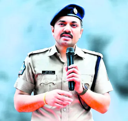 అవసరమైతే తప్ప బయటికి రావద్దు