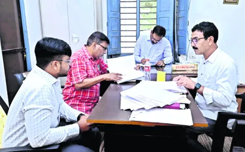 భూభారతి దరఖాస్తుల పరిశీలనలో జాప్యం వద్దు