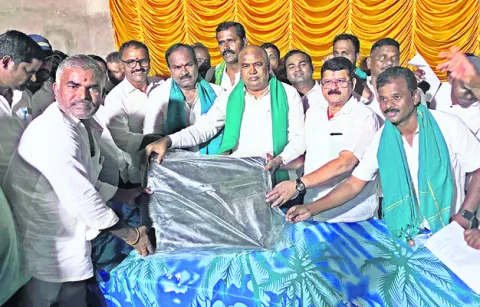 దేశాన్ని బీజేపీ అమ్మకానికి పెట్టింది