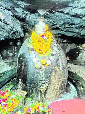 భక్తులు రావొద్దు