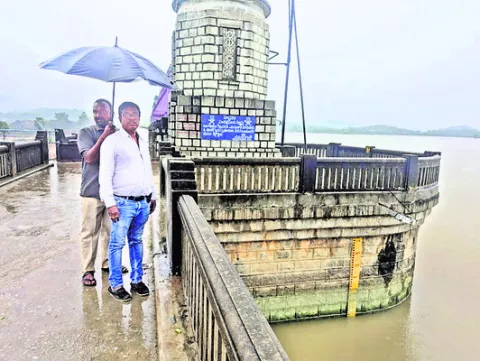 పింఛా ప్రాజెక్టు పరిశీలన   