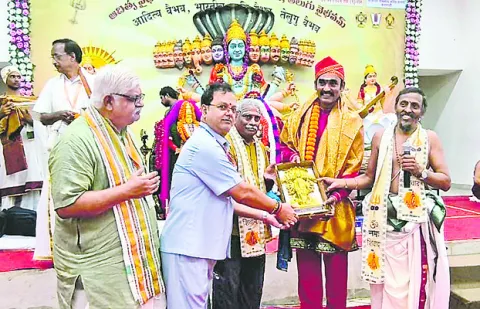 కాశీలో కోనసీమ గరగనృత్య కళా ప్రదర్శన 