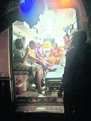 ఎదురెదురుగా ఢీకొన్న కారు.. ఆటో