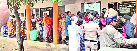 నగదు పంపిణీపై ప్రచారం 