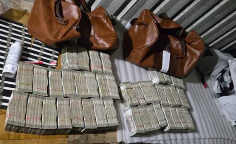 Two men carrying Rs 1 crore in pvt bus detained, cash seized