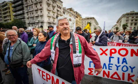 Greece Thousands hold strike against new labour laws