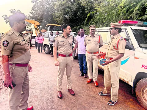 అప్రమత్తంగా ఉండాలి