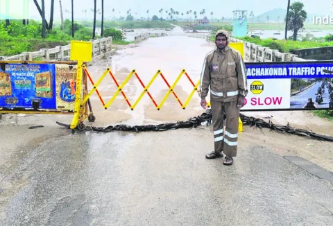 మూసీకి పోటెత్తిన వరద  