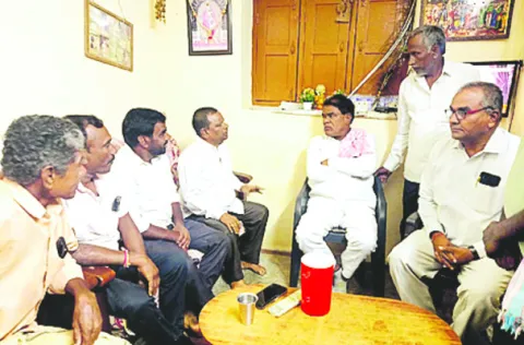 తుపాకీతో ఆర్ఎంపీకి బెదిరింపులు