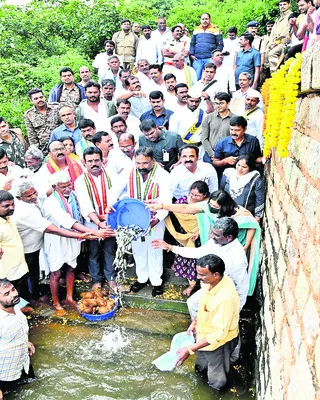 మత్స్యకారుల జీవితాల్లో వెలుగులు నింపుతాం
