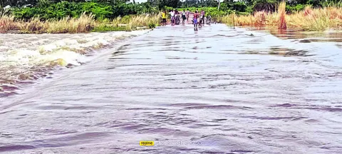 ఆ గ్రామాలకు రాకపోకలు కట్