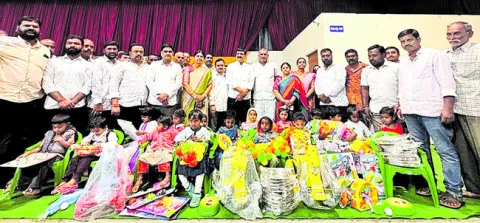 ప్రభుత్వ బడులకు అండగా నిలుద్దాం