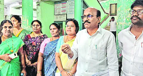 చైర్‌పర్సన్‌పై అవిశ్వాసం పెడతాం 
