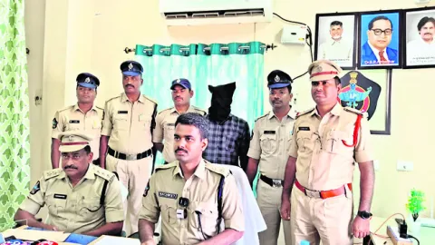 ఆస్తి ఇవ్వలేదనే తండ్రి, పిన్ని హత్య