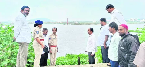 వాగులు, చెరువుల వద్దకు వెళ్లొద్దు: ఎస్పీ  
