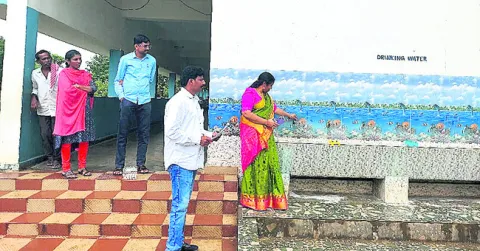 రేటింగ్స్లో వెనుకబడి!