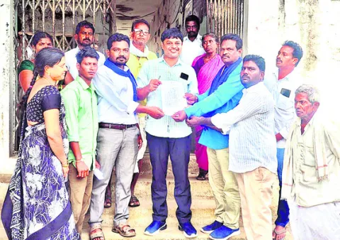 దళితుల భూములు అప్పగించాలి