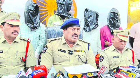 దారి దోపిడీ దొంగల ముఠా అరెస్ట్‌ 