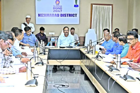 పాఠశాలల్లో మౌలిక సదుపాయాలు కల్పించాలి 