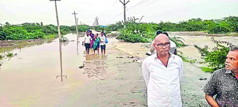 జల దిగ్బంధంలో పెదగంజాం 