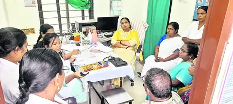 వైద్య సిబ్బంది అప్రమత్తంగా ఉండాలి 