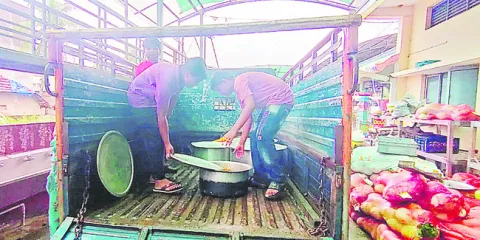 తుపాను బాధితులకు ‘వాడపల్లి’ భోజనం 