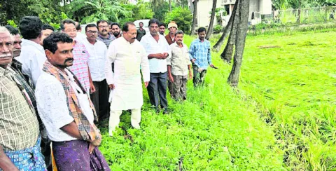 రైతులను నట్టేట ముంచిన బాబు 