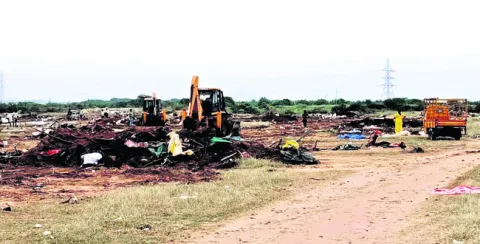 నిగ్గు తేల్చకుండా గుడిసెల తొలగింపు 