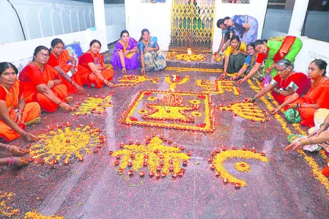 దీపారాధన.. భక్తిభావన