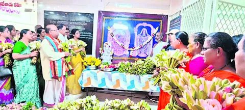 శ్రీవారి పుష్పయాగానికి పువ్వుల తరలింపు 