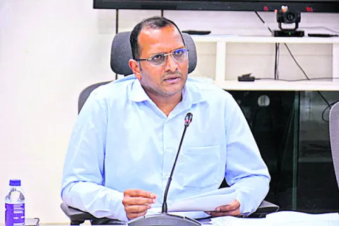 తుపాను తదుపరి చర్యలపై దృష్టి సారించండి 