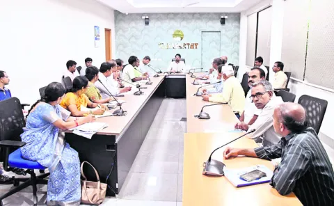 మధ్యాహ్న భోజనానికి గ్యాస్ సిలిండర్లు