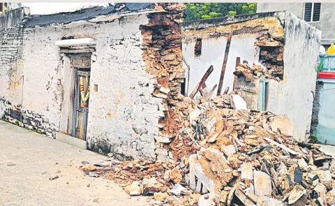 Veerabrahmendra Swamy house collapsed in Kandimallayapalle