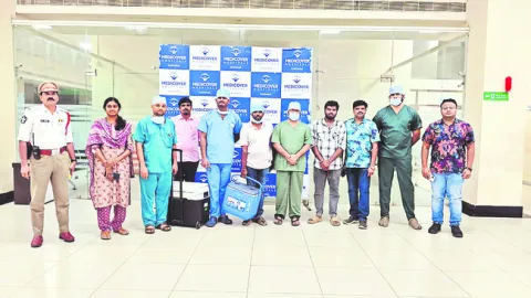 లోకాన్ని వీడినా వెలుగులు పంచి..