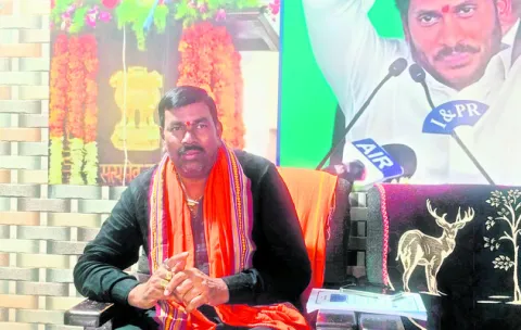 నష్టపోయిన రైతులకు వెంటనే పరిహారం ఇవ్వాలి 