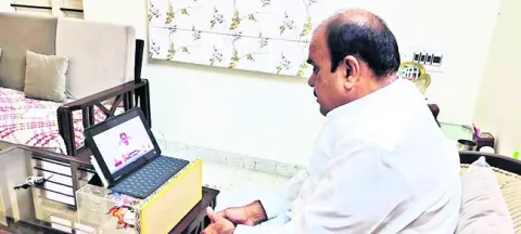 కరువు కోరల్లో జిల్లా రైతులు 
