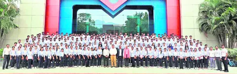 253 మంది ఎంబీయూ విద్యార్థులకు ఉద్యోగాలు